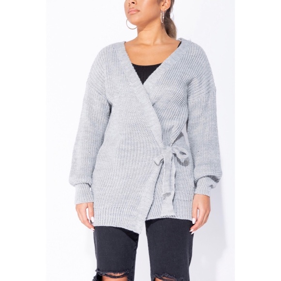 New Arrival!!! Grey Mid Length Cardigan - Picture 4 of 9